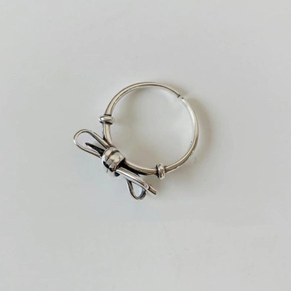 Minimalist 925 Sterling Silver Bow Knot Ring - Picture 4 of 4